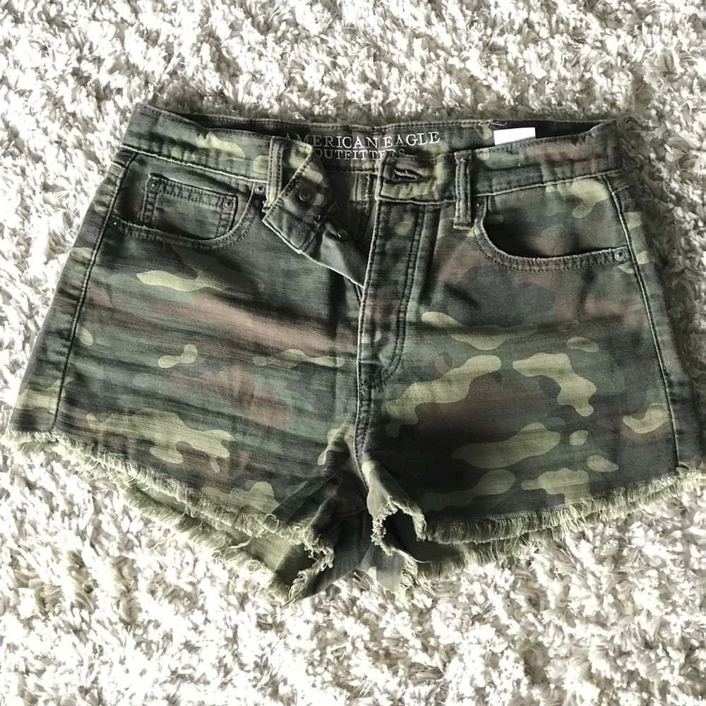 American Eagle camo shorts